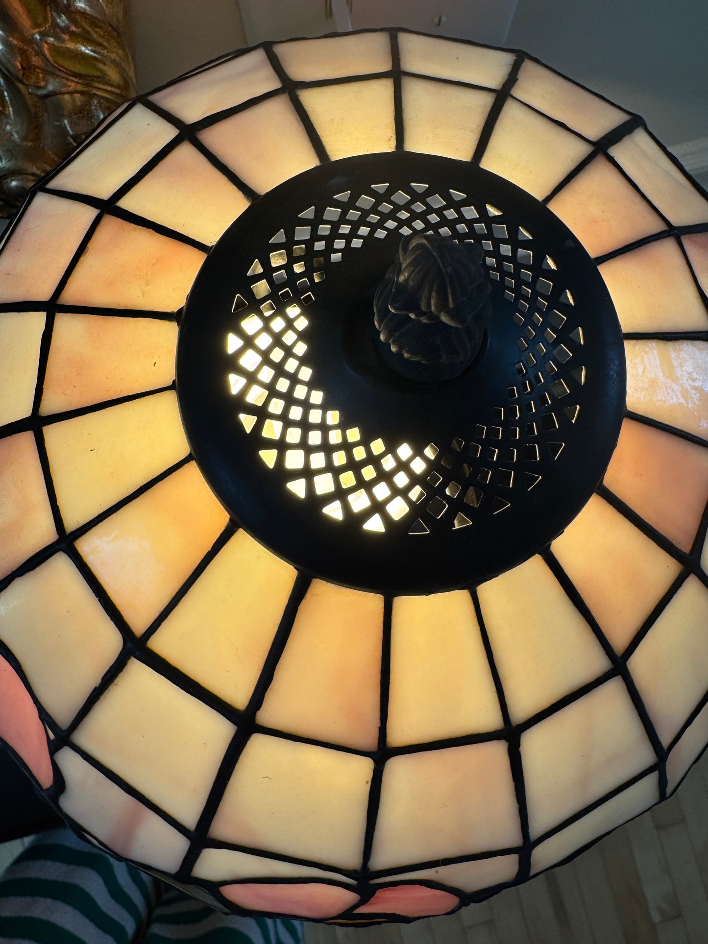 Vintage-Inspired Floral Stained Glass Table Lamp – 18” Tall