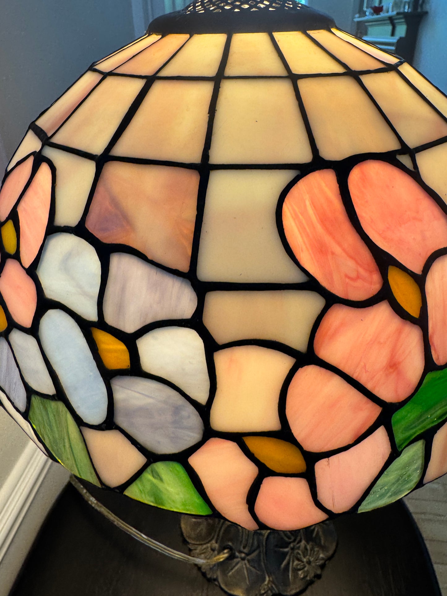 Vintage-Inspired Floral Stained Glass Table Lamp – 18” Tall