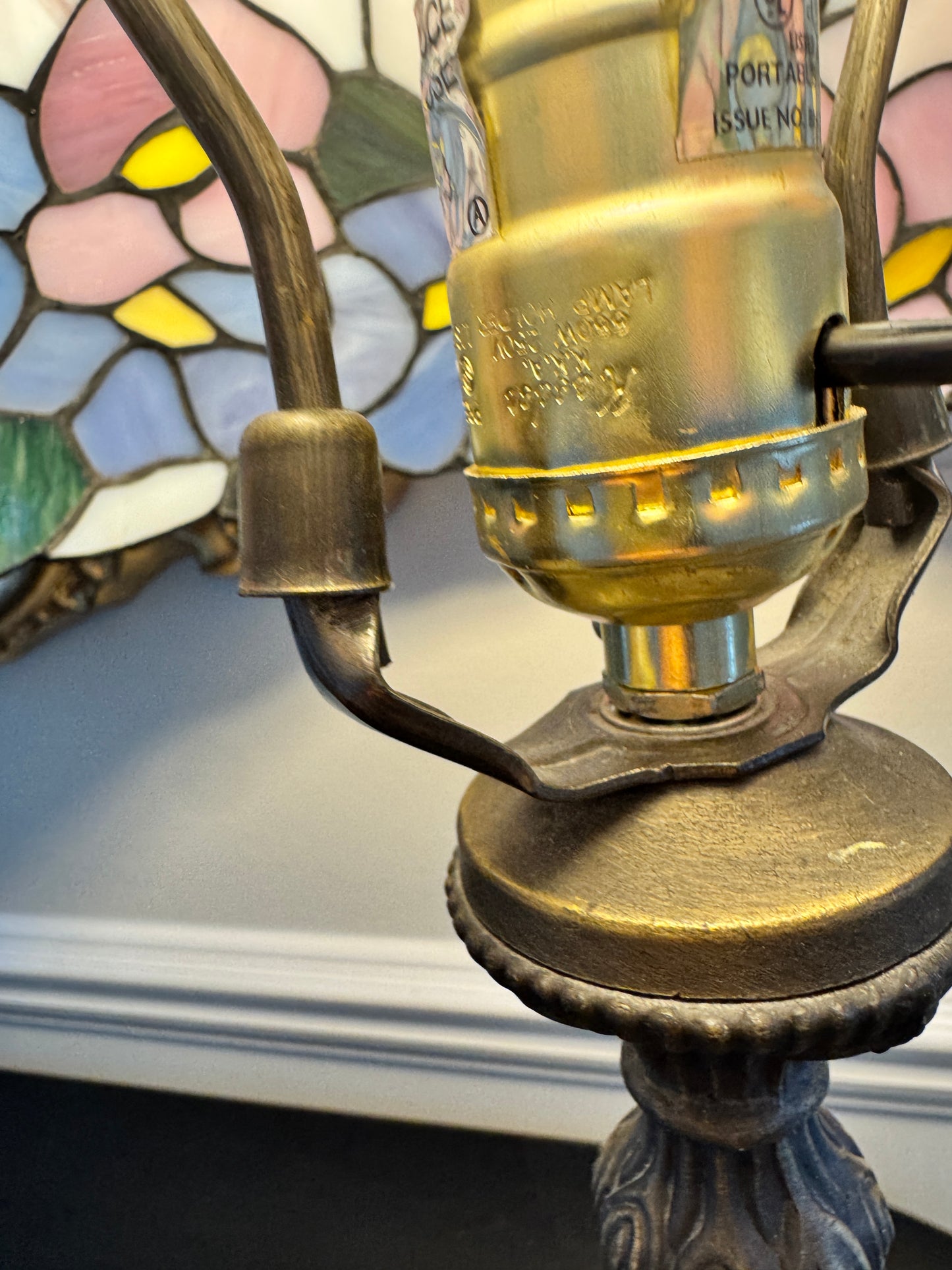 Vintage-Inspired Floral Stained Glass Table Lamp – 18” Tall