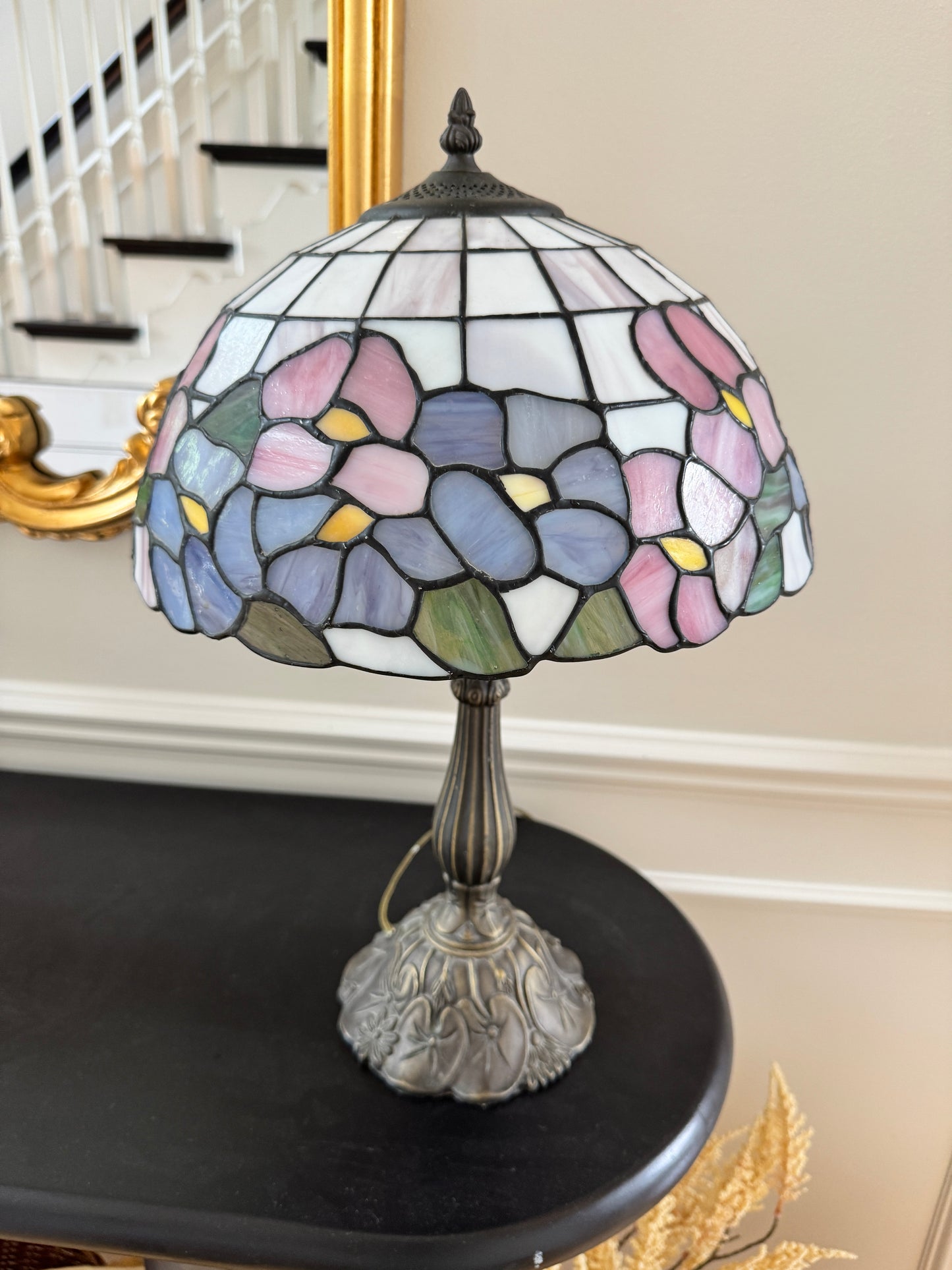 Vintage-Inspired Floral Stained Glass Table Lamp – 18” Tall