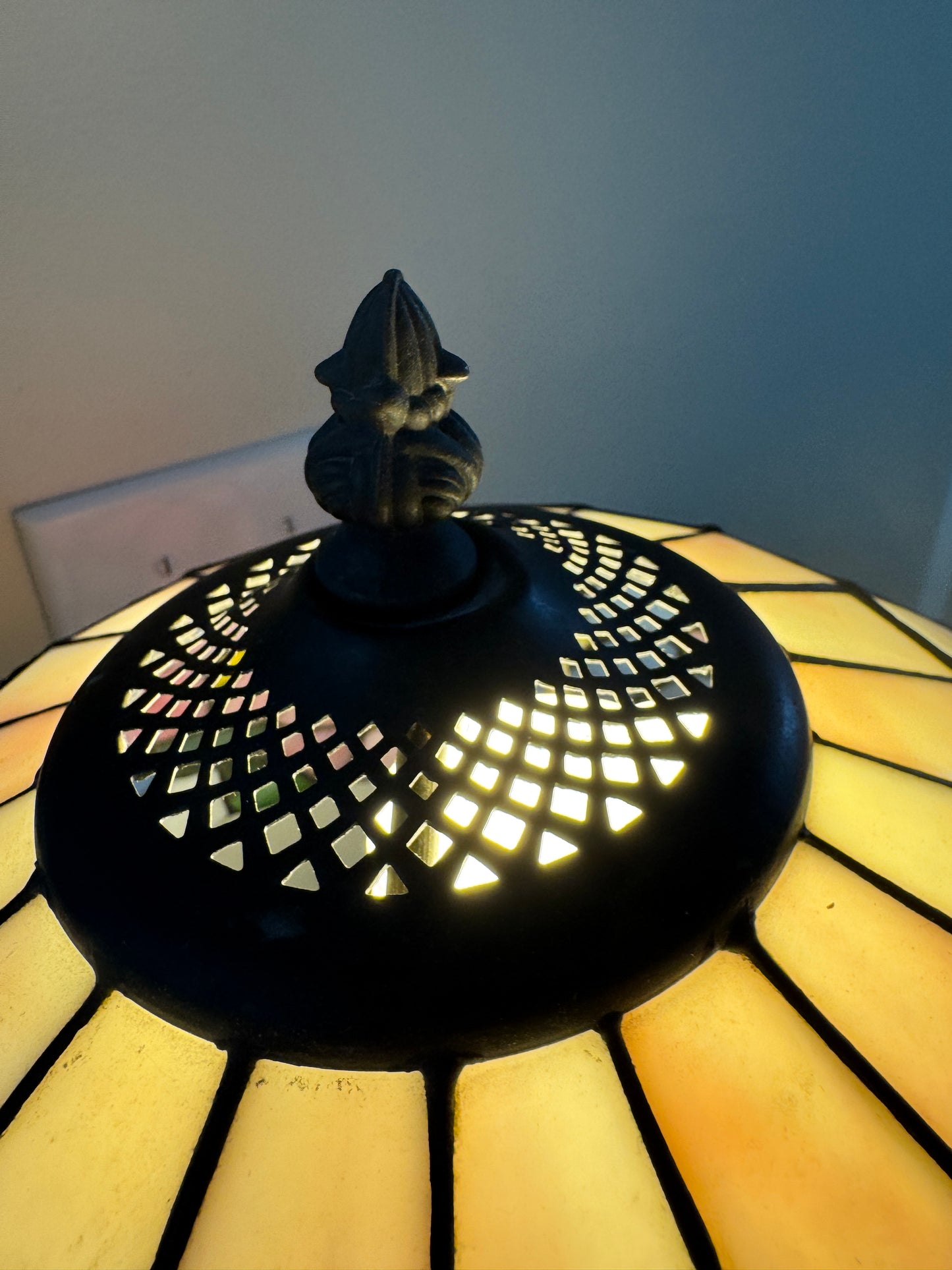 Vintage-Inspired Floral Stained Glass Table Lamp – 18” Tall