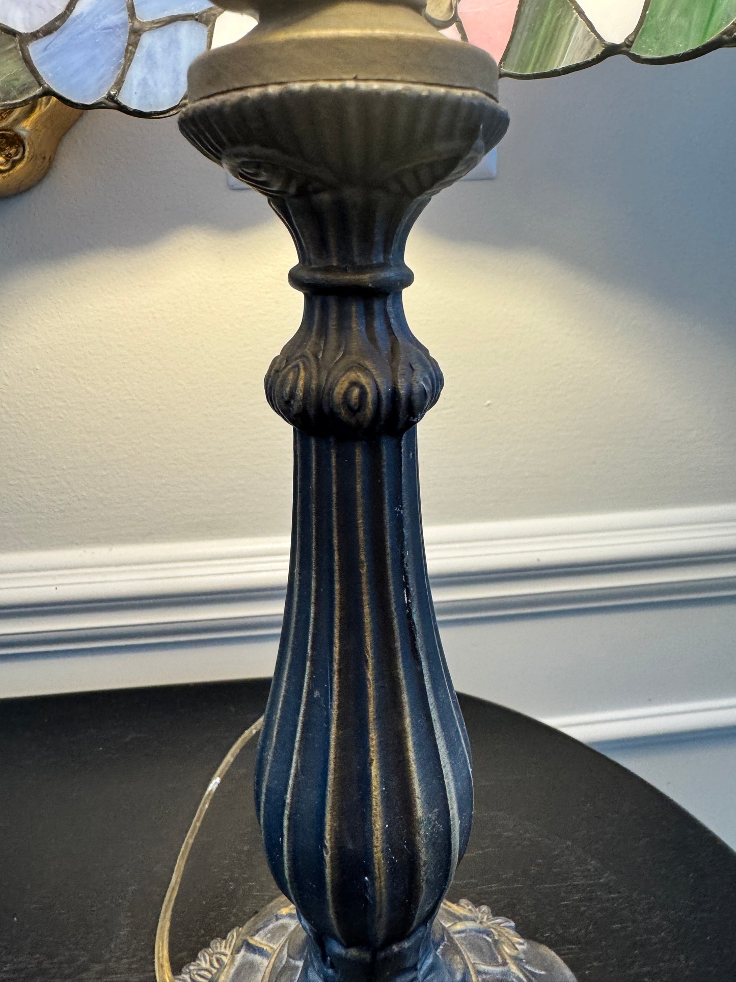 Vintage-Inspired Floral Stained Glass Table Lamp – 18” Tall