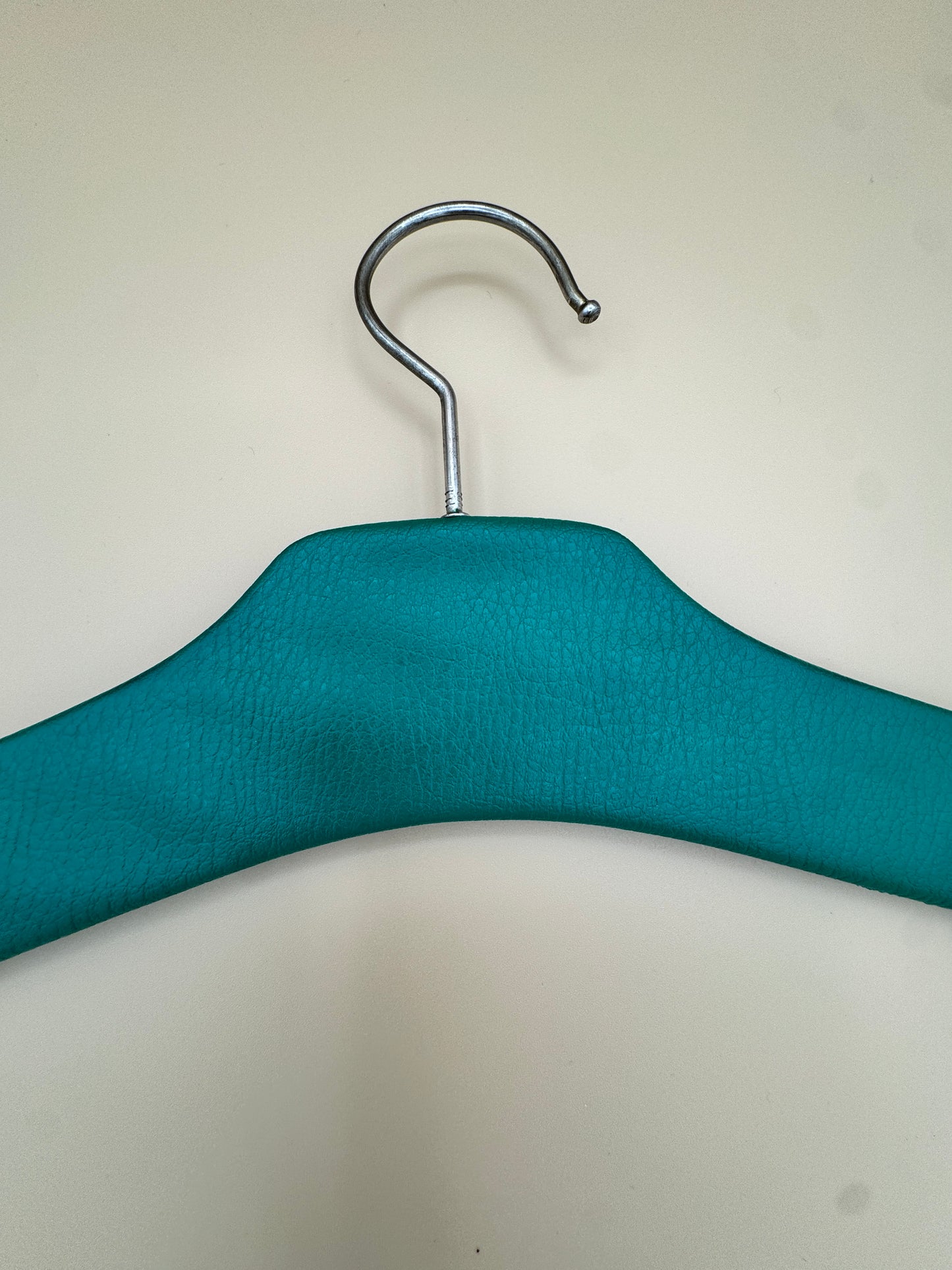 Vintage Studded Faux Leather Hangers – Red, Black & Green (Multiple Sizes)