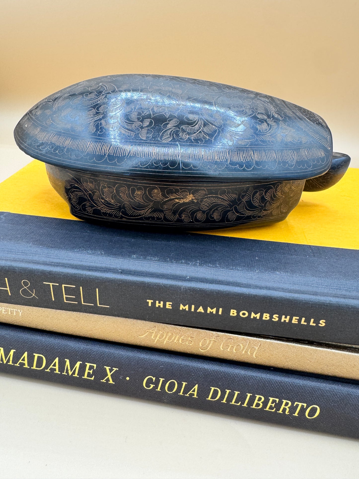 Hand-Carved Black Lacquer Turtle Trinket Box with Floral Etching – 8”