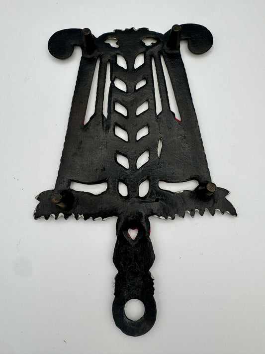 Vintage Virginia Metalcrafters Cast Iron Trivet – Marked VM 910