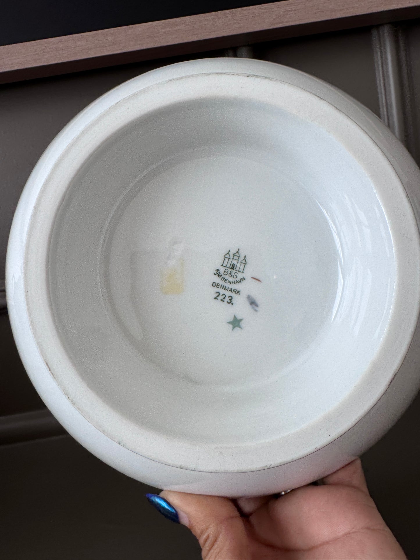 Bing & Grøndahl Seagull Pedestal Bowl No. 223 – Danish Porcelain, Denmark, 1950s