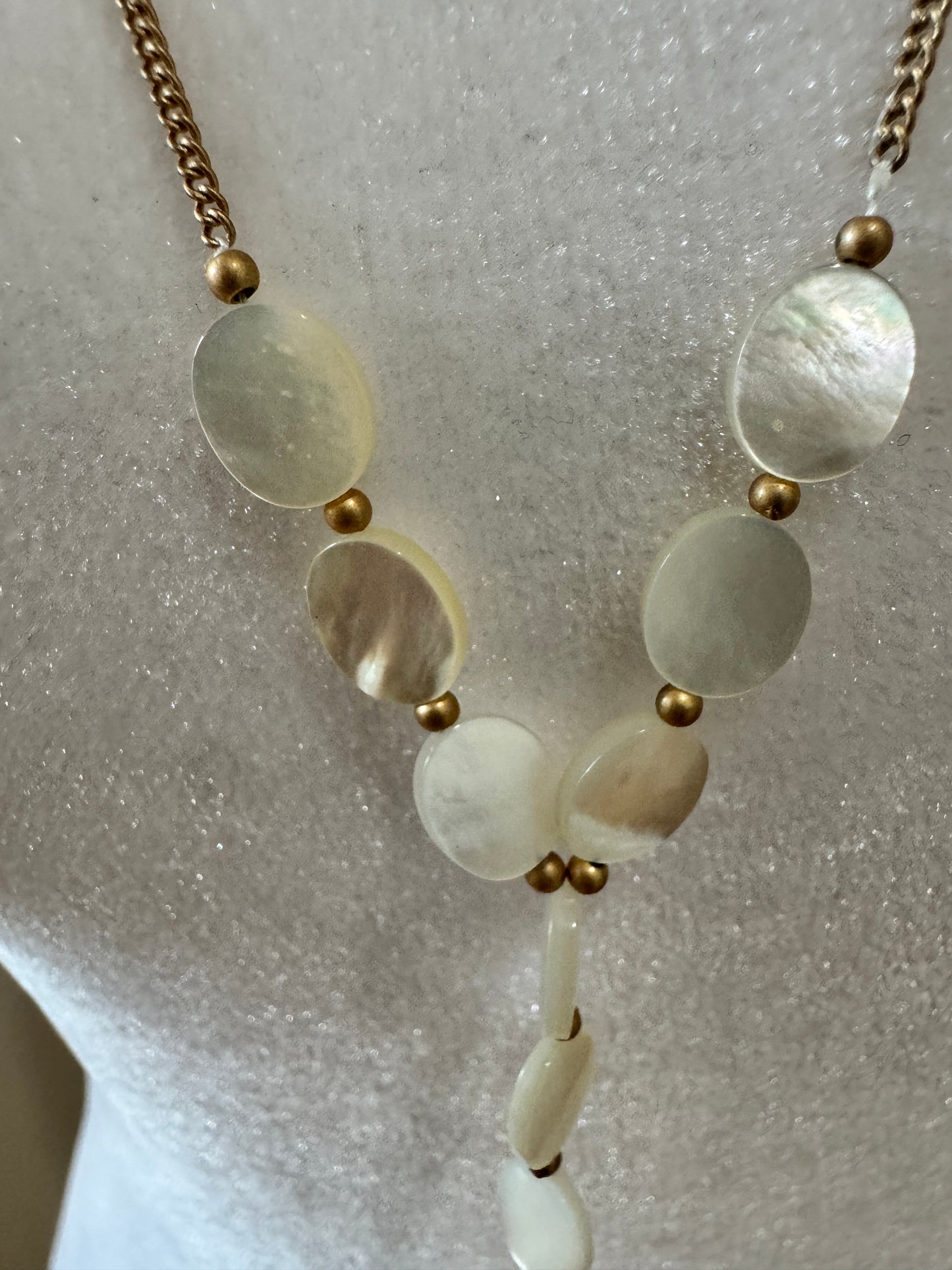 Vintage Mother of Pearl & Gold-Tone Lariat-Style Necklace – Adjustable Y-Drop Design