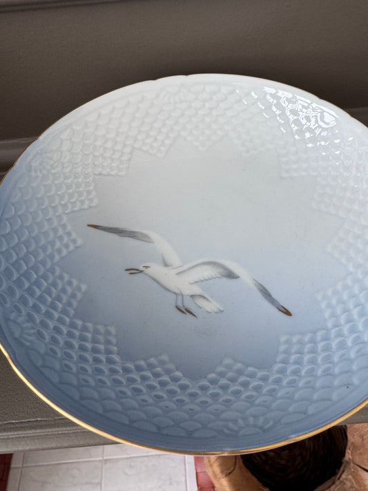 Bing & Grøndahl Seagull Pedestal Bowl No. 223 – Danish Porcelain, Denmark, 1950s