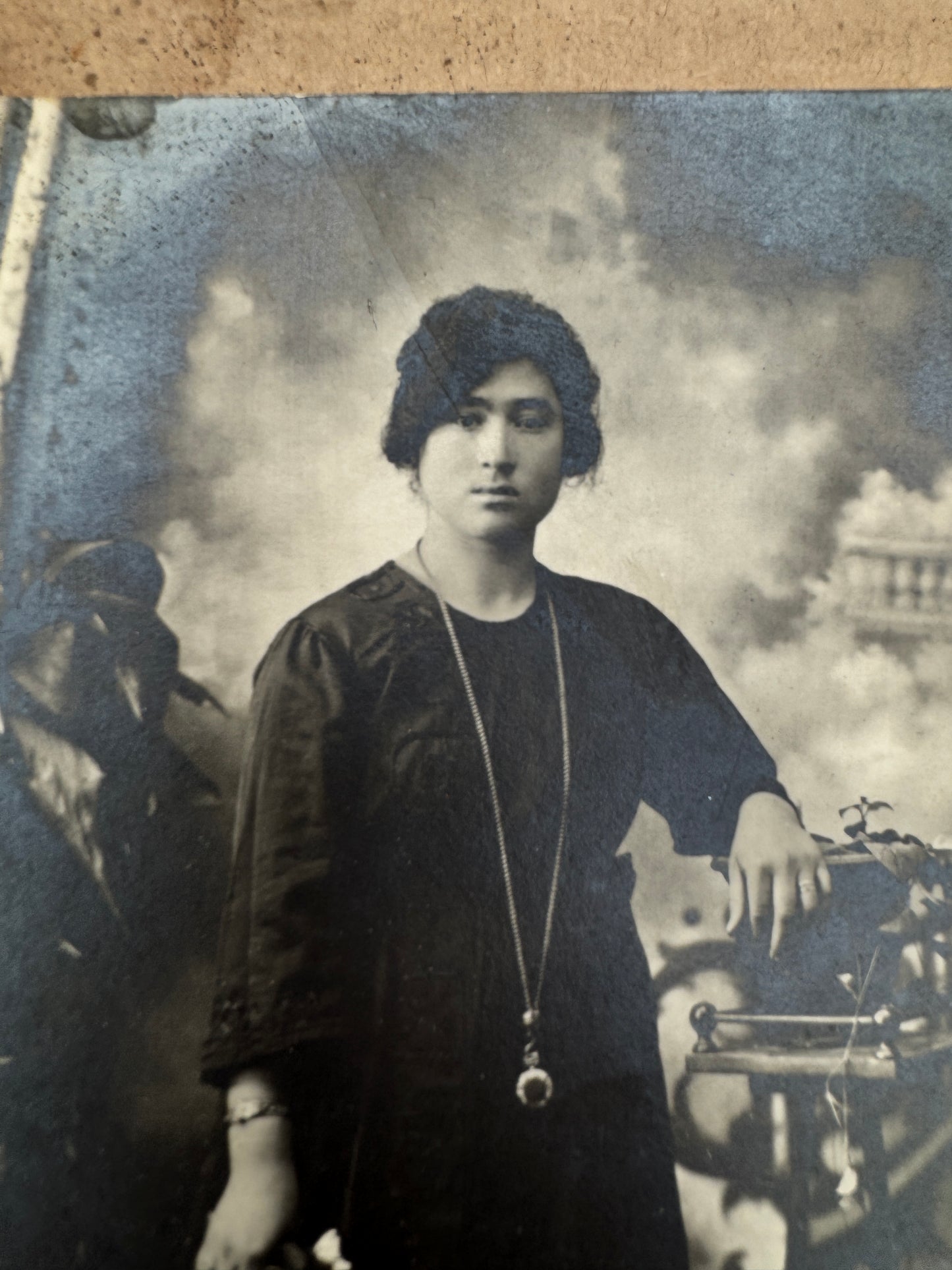Antique 1900s Cabinet Card – Woman with Locket & Flowers (Italy)