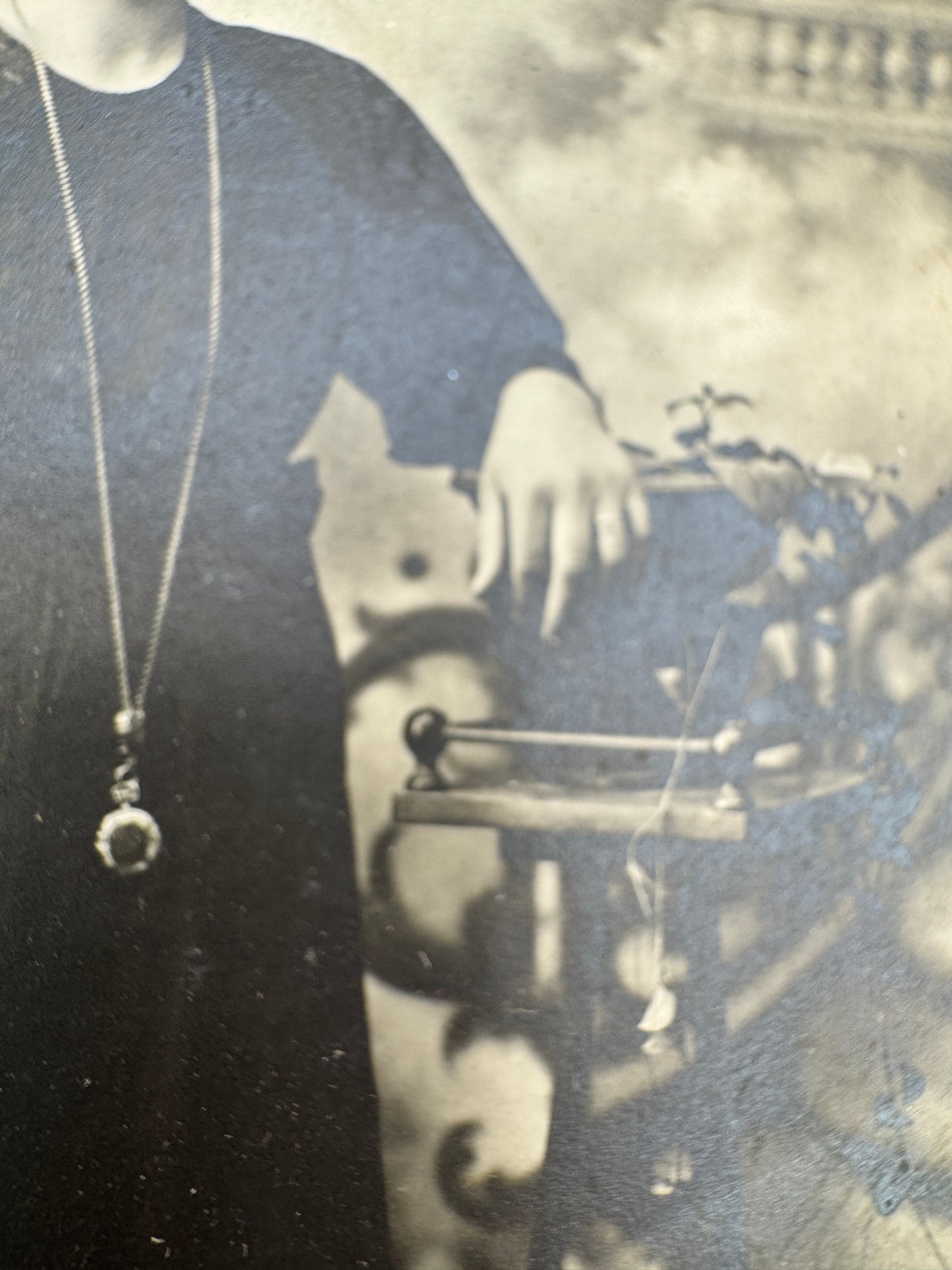 Antique 1900s Cabinet Card – Woman with Locket & Flowers (Italy)