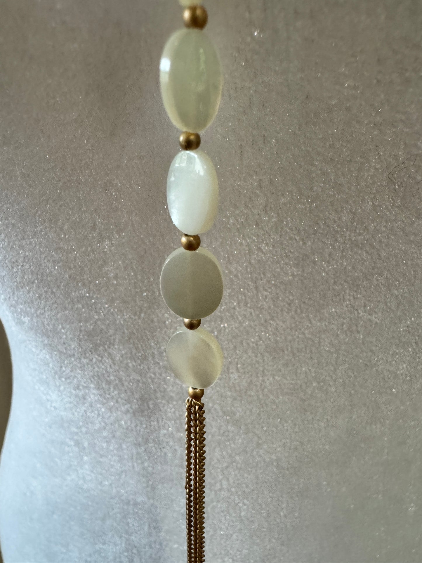 Vintage Mother of Pearl & Gold-Tone Lariat-Style Necklace – Adjustable Y-Drop Design