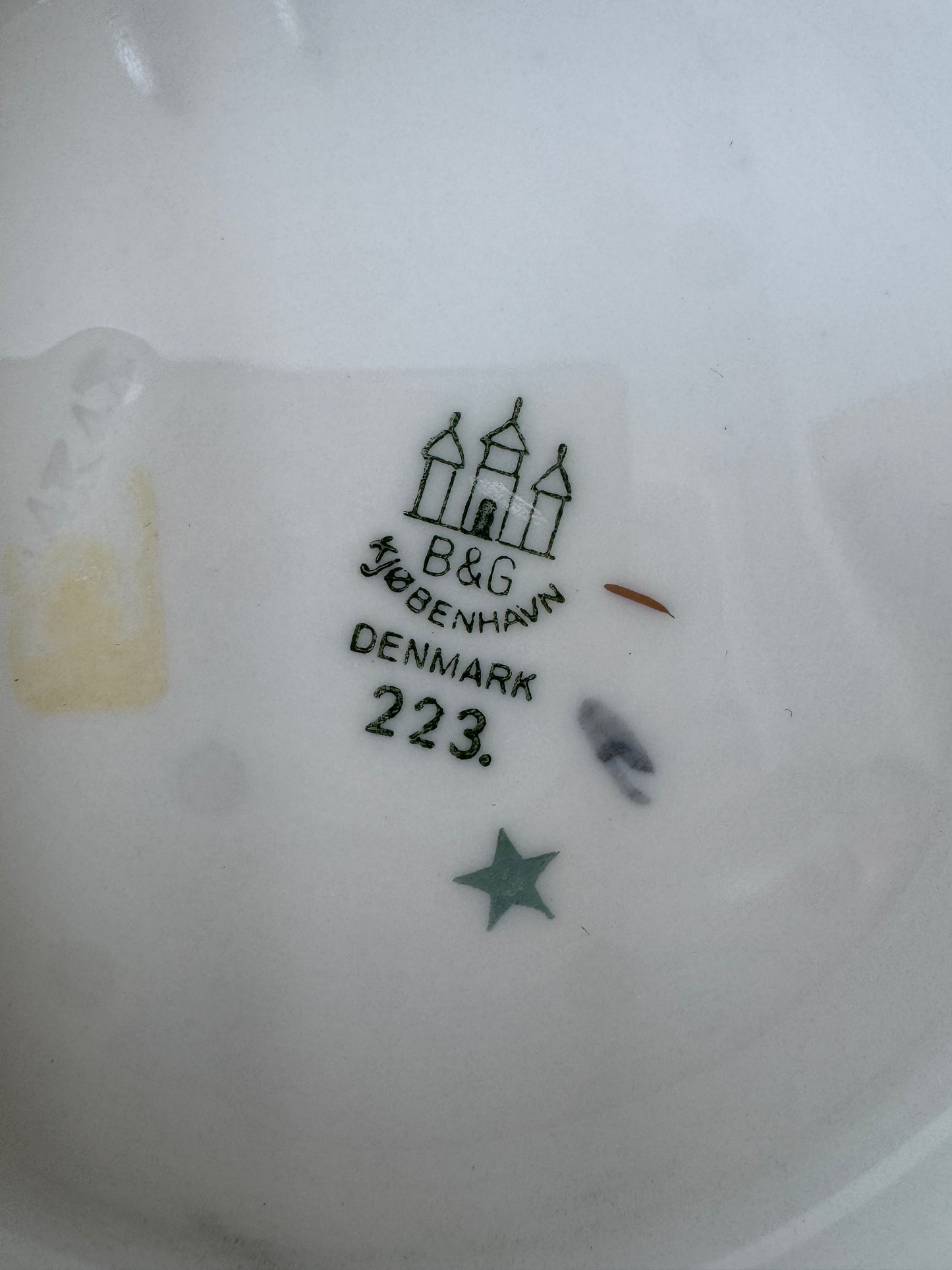Bing & Grøndahl Seagull Pedestal Bowl No. 223 – Danish Porcelain, Denmark, 1950s