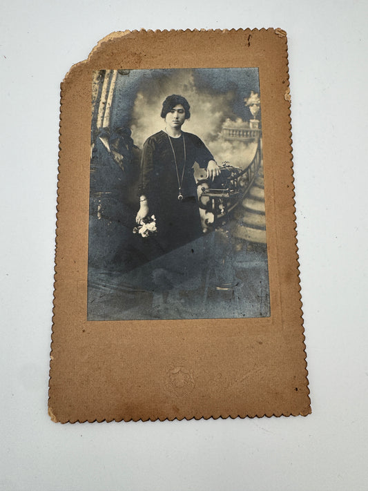 Antique 1900s Cabinet Card – Woman with Locket & Flowers (Italy)
