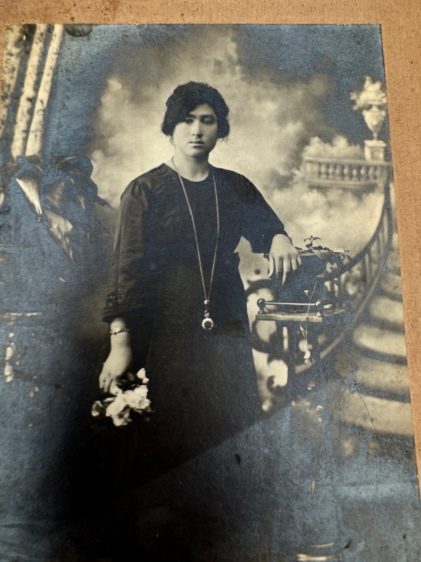 Antique 1900s Cabinet Card – Woman with Locket & Flowers (Italy)