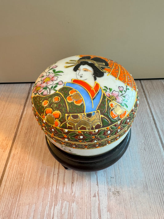 Japanese Lidded Trinket Bowl with Geisha & Moriage Detailing – Mid-Century, Hand-Painted
