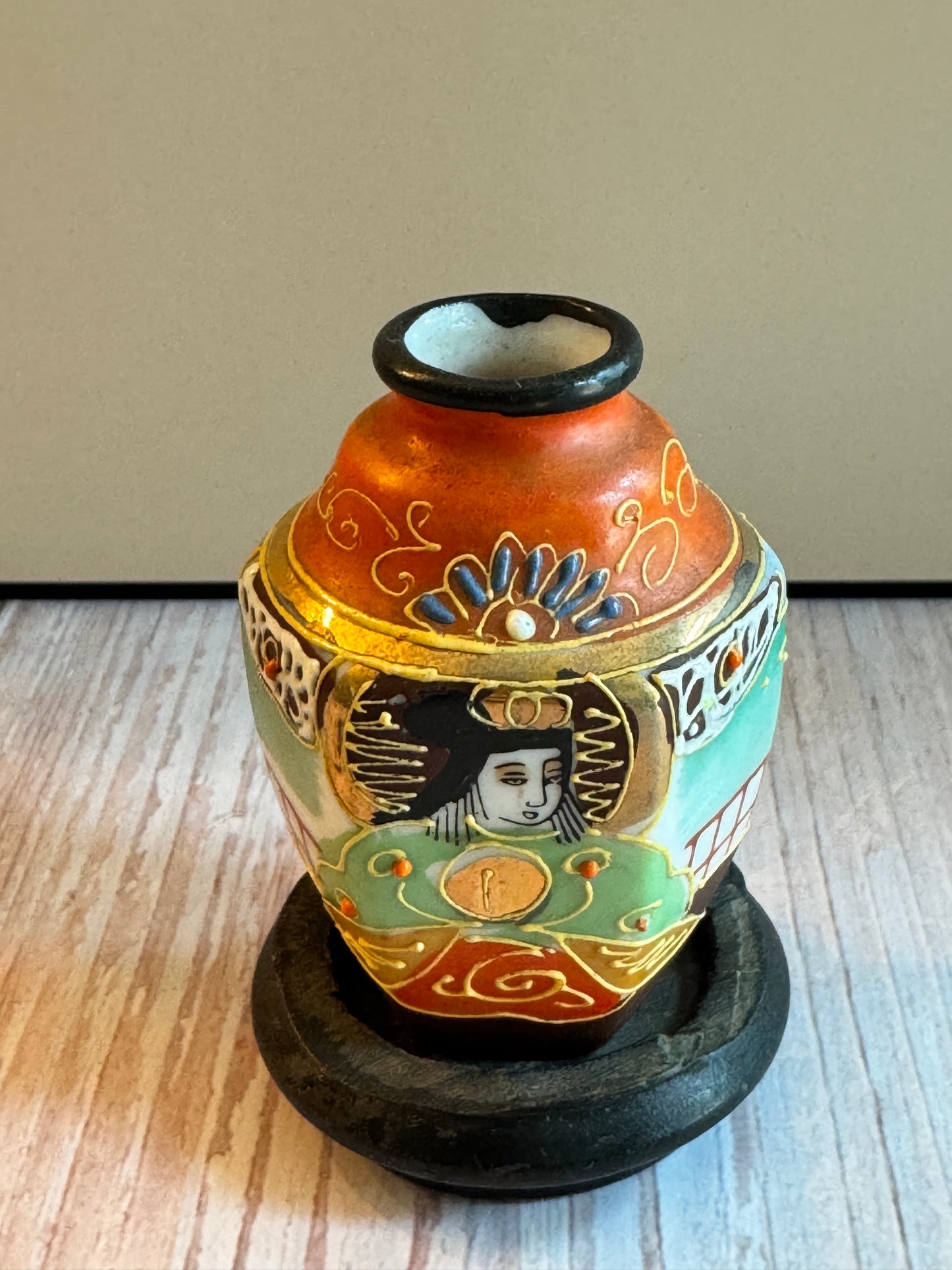Miniature Japanese Moriage Vase with Geisha – Hand-Painted, 2.5”