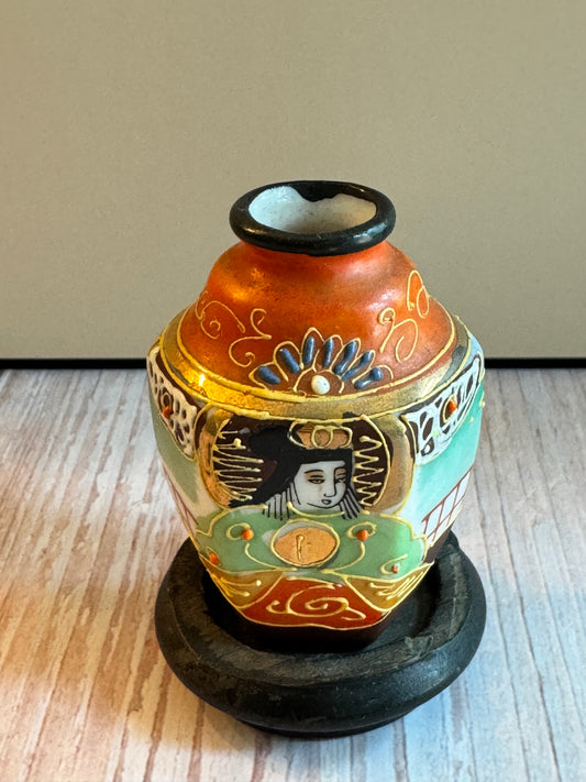 Miniature Japanese Moriage Vase with Geisha – Hand-Painted, 2.5”