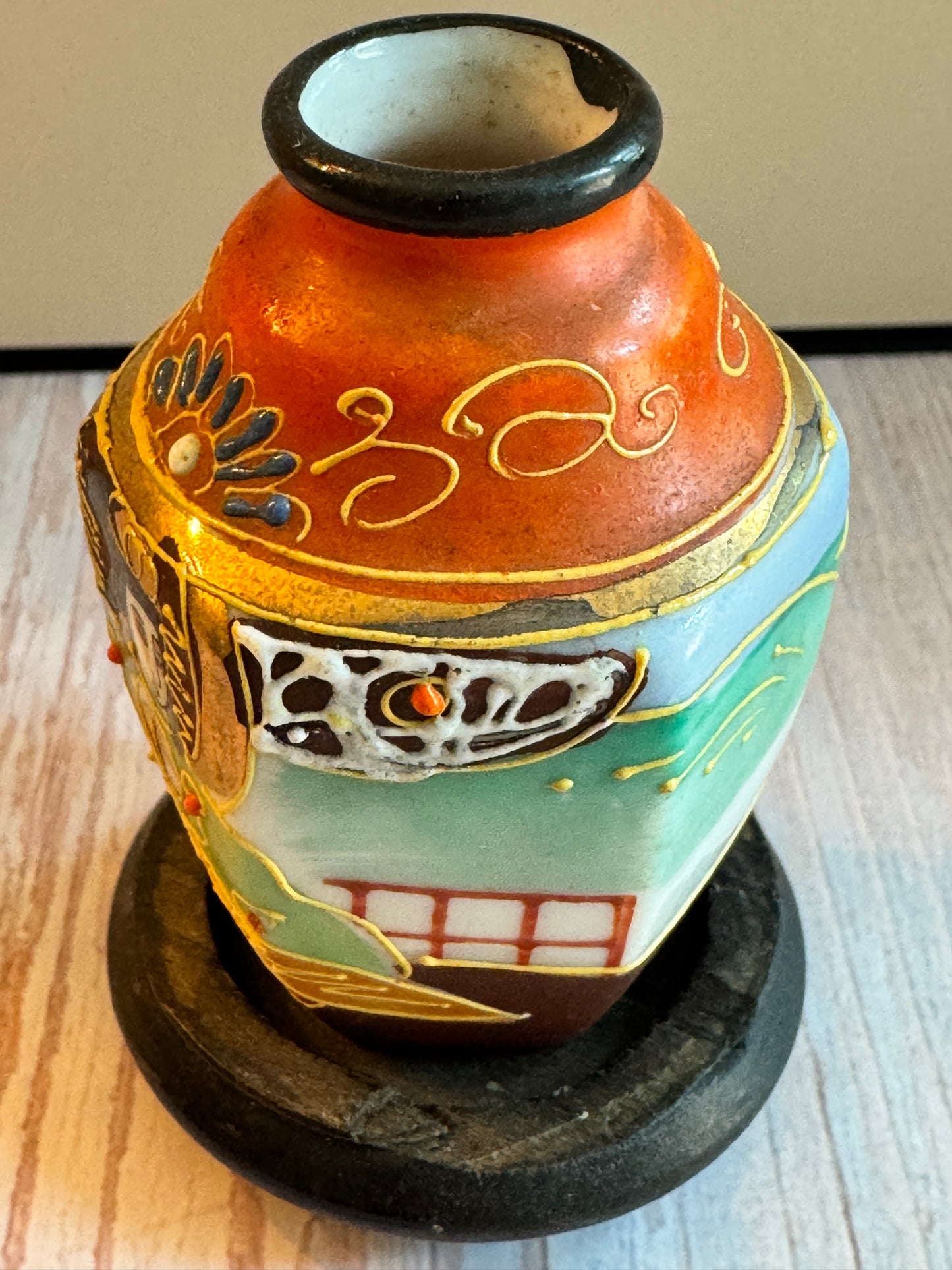 Miniature Japanese Moriage Vase with Geisha – Hand-Painted, 2.5”