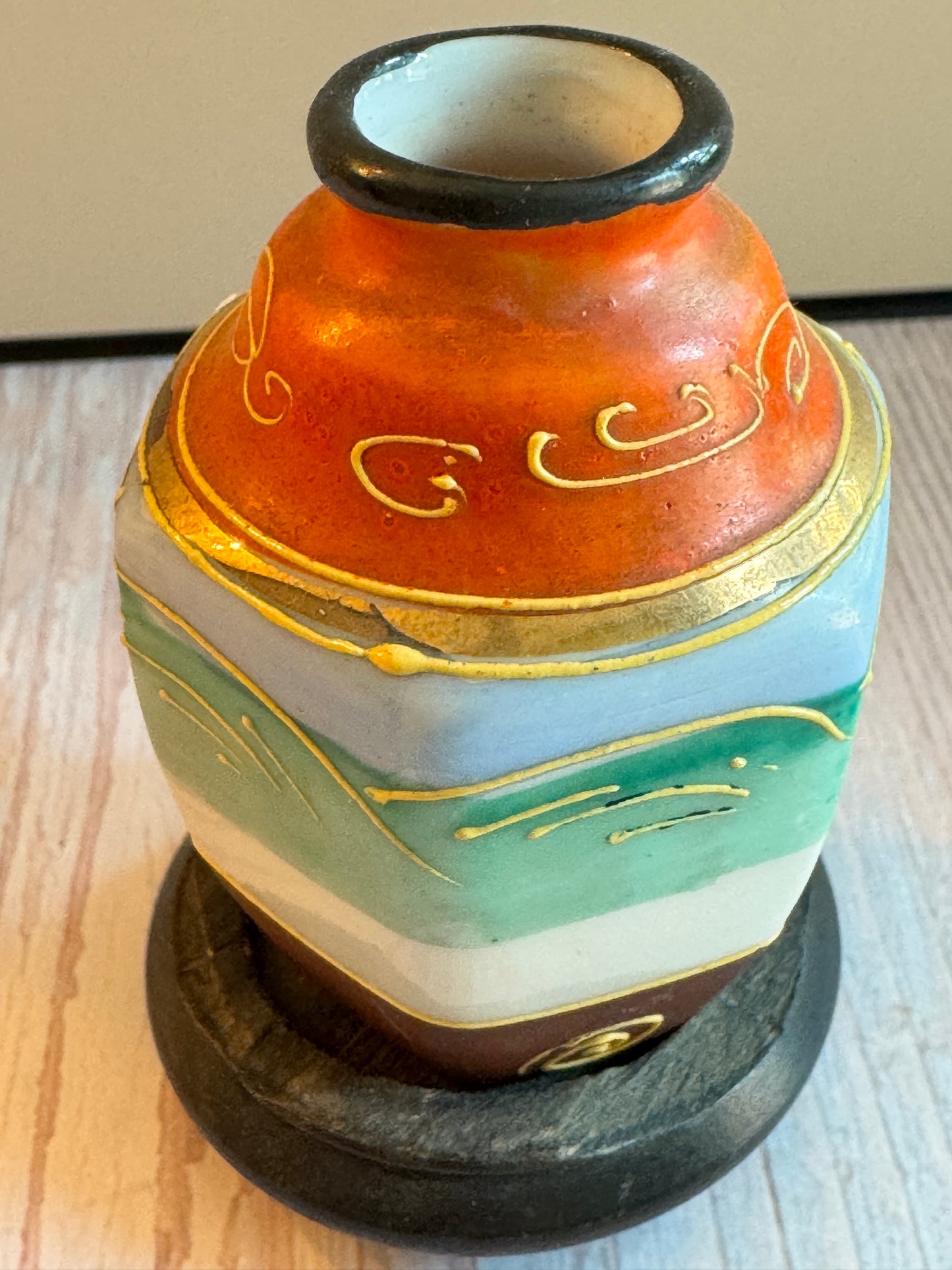 Miniature Japanese Moriage Vase with Geisha – Hand-Painted, 2.5”