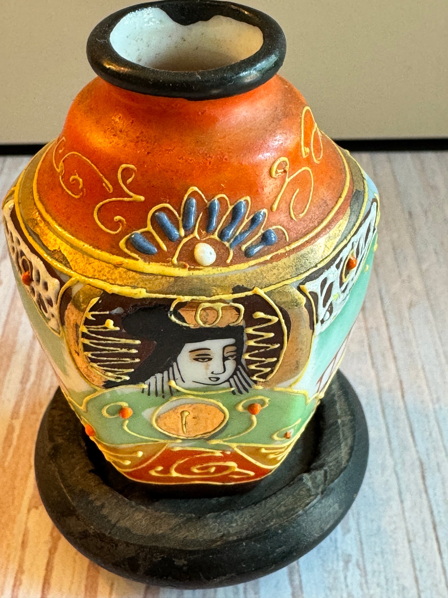 Miniature Japanese Moriage Vase with Geisha – Hand-Painted, 2.5”