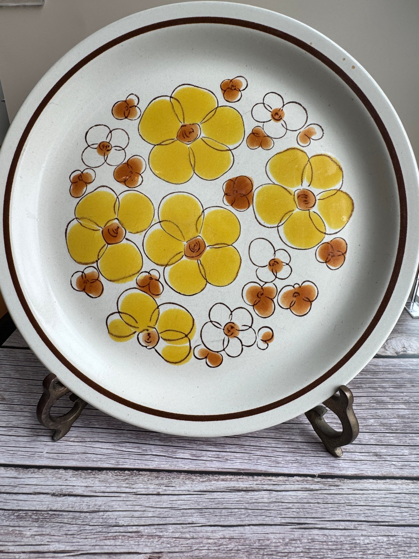 Vintage Fuji Stone “Butter Cups” Dinner Plate – Made in Japan, 1970s Floral Stoneware