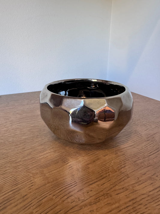 Marres Silver Faceted Porcelain Bowl – Modern Decorative Dish from Medellín, Colombia (4"x 6")