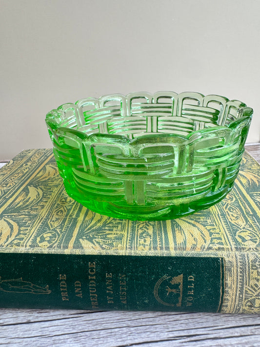 L.E. Smith Apple Green Wicker Pattern Glass Bowl – 1930s Depression Glass