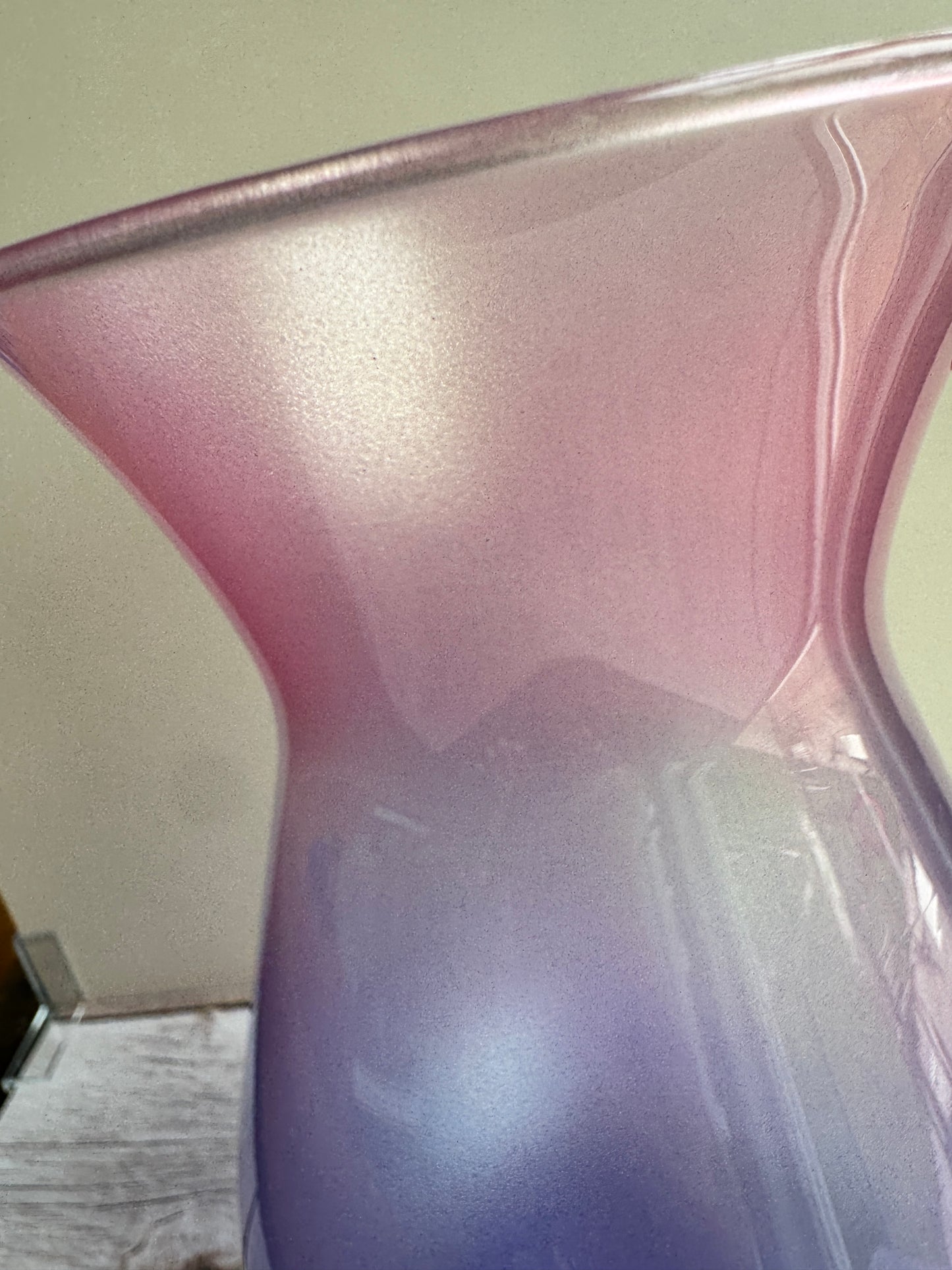 Iridescent Lavender Ombré Glass Vase – Modern Frosted Pink & Purple Home Decor