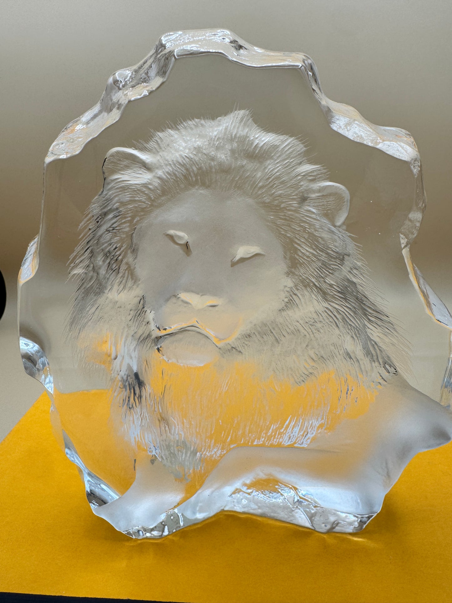 Mats Jonasson crystal lion statute