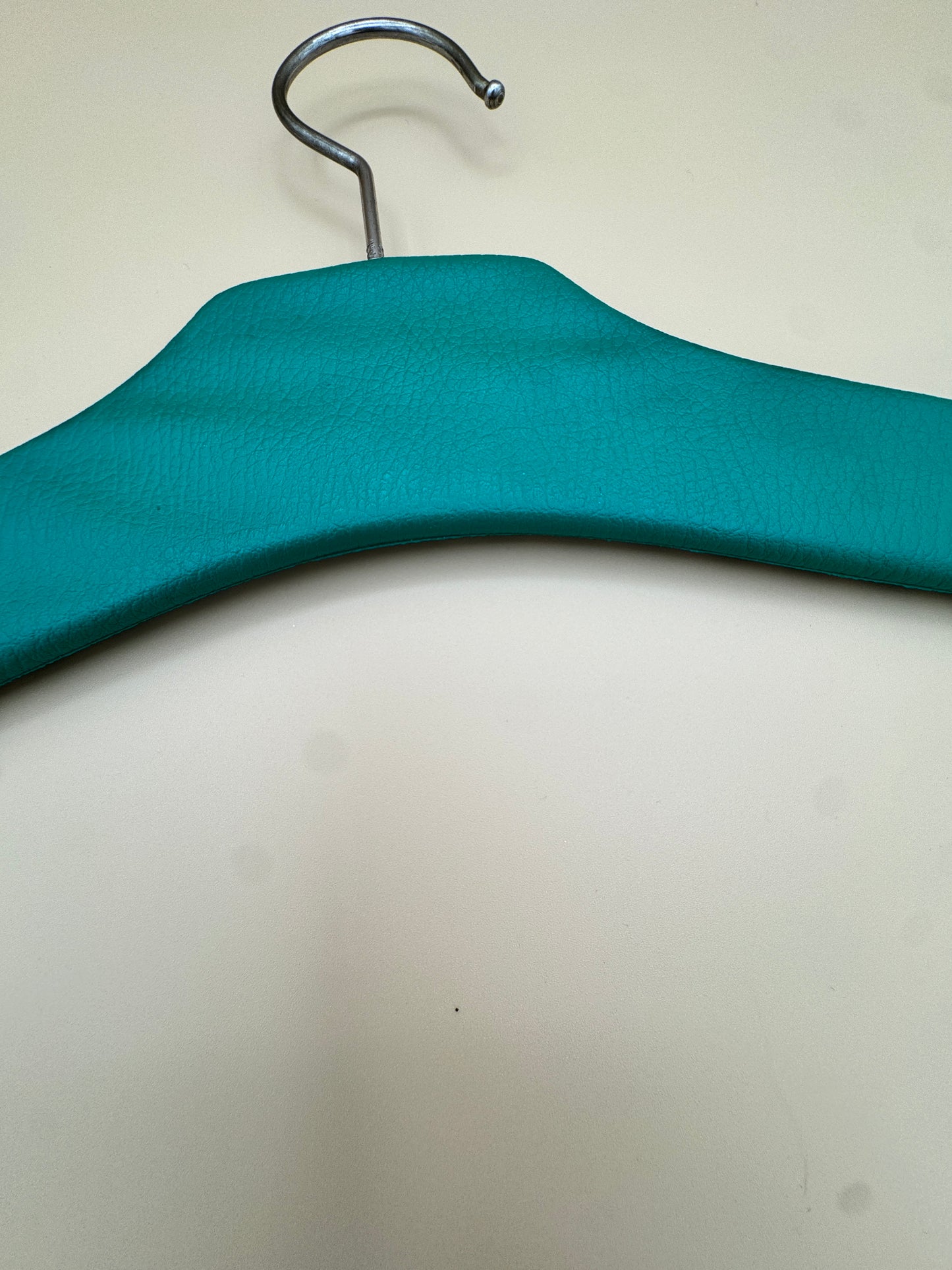 Vintage Studded Faux Leather Hangers – Red, Black & Green (Multiple Sizes)