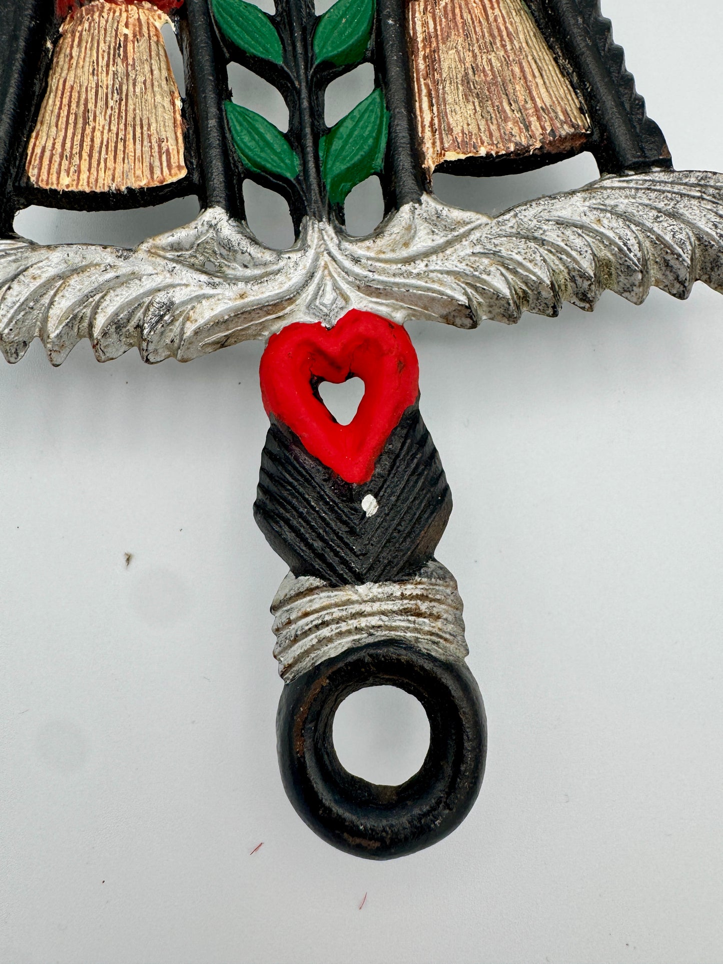 Vintage Virginia Metalcrafters Cast Iron Trivet – Marked VM 910