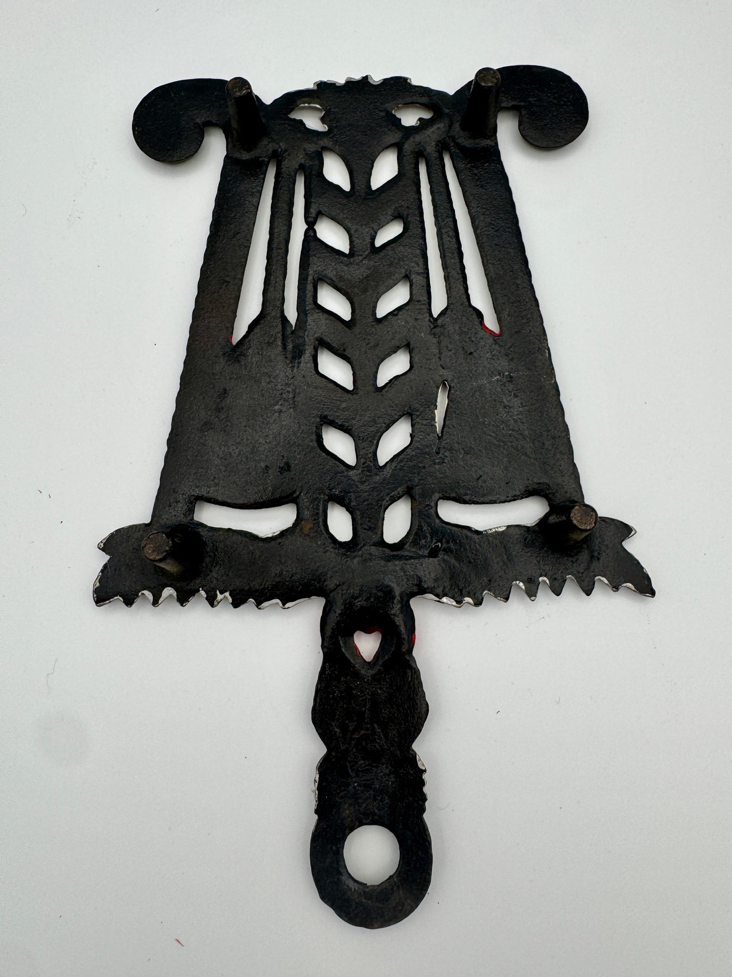 Vintage Virginia Metalcrafters Cast Iron Trivet – Marked VM 910